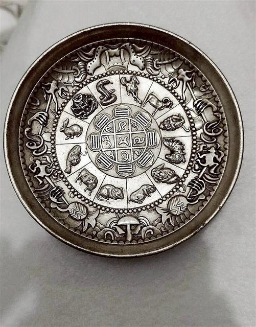 銀浮雕九子真龍十二生肖碗